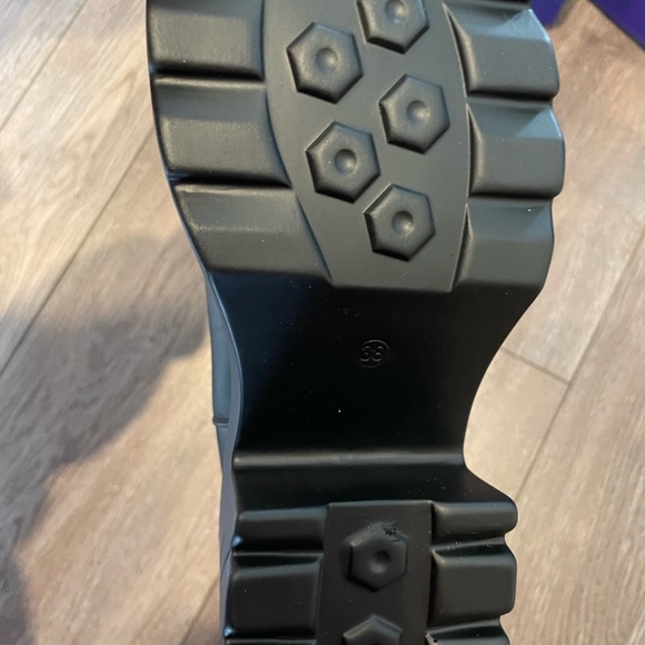 NEW Platform calf height boots Size 8 - Picture 3 of 3